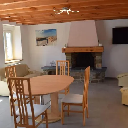 With 2 Bedrooms Дом отдыха Saint-Lo-d'Ourville
