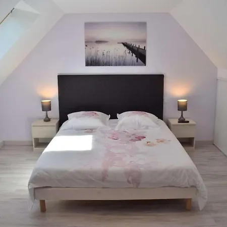 With 2 Bedrooms Дом отдыха Saint-Lo-d'Ourville
