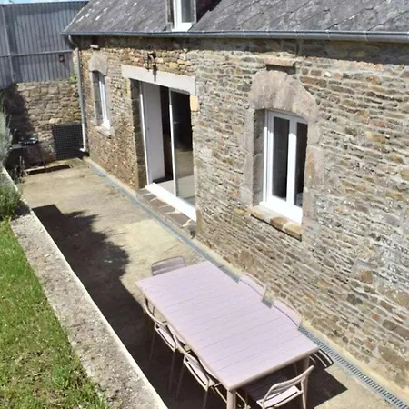 With 2 Bedrooms Holiday home
